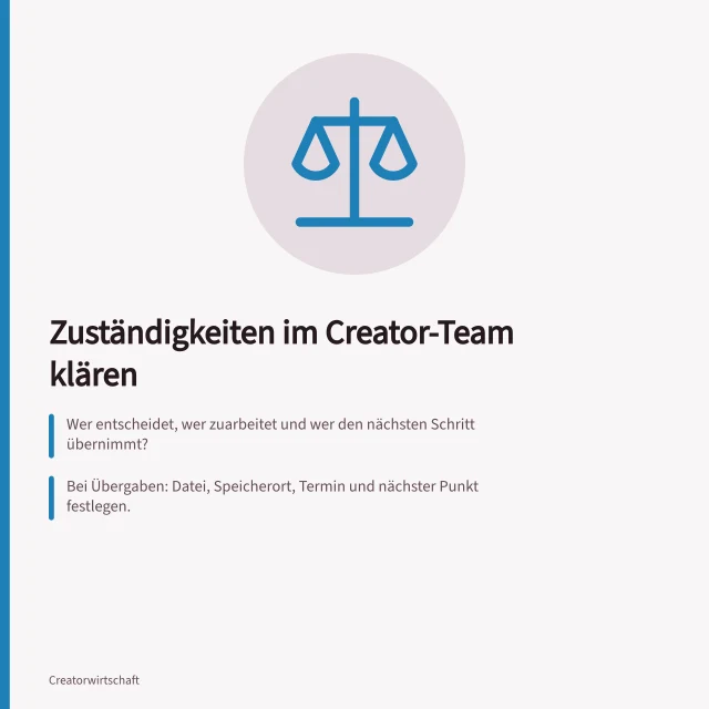Zuständigkeiten im Creator-Team klären: Wer entscheidet, wer zuarbeitet und wer den nächsten Schritt übernimmt?; Bei Übergaben: Datei, Speicherort, Termin und nächster Punkt festlegen.; Kennzeichnung kommerzieller Beiträge: Wer prüft und wer hält die Veröffentlichung an?. Zuständigkeiten in einem kleinen Creator-Team festlegen